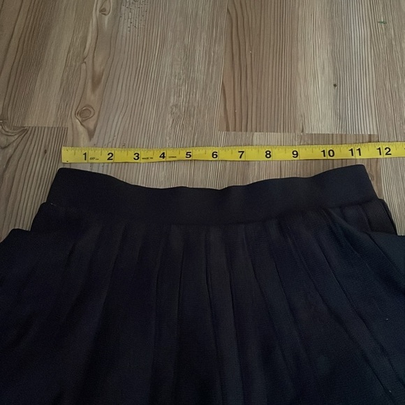 Francesca’s AINA BE A-line Knit Mini Skirt Navy Cream Geometric Print NWT Size S - Picture 4 of 10